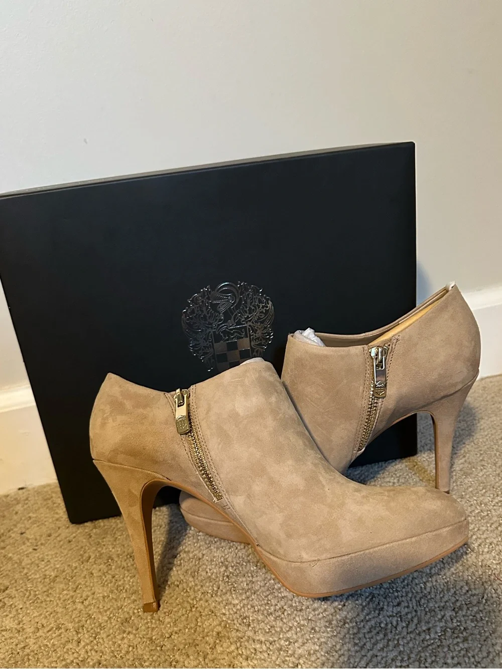 NWT Vince Camuto Elvin platform suede booties 7.5